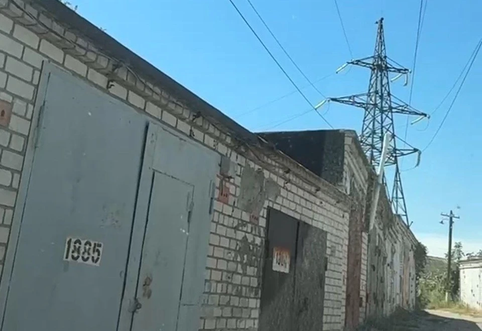 Мужчина погиб на крыше гаража. Фото предоставили друзья погибшего.