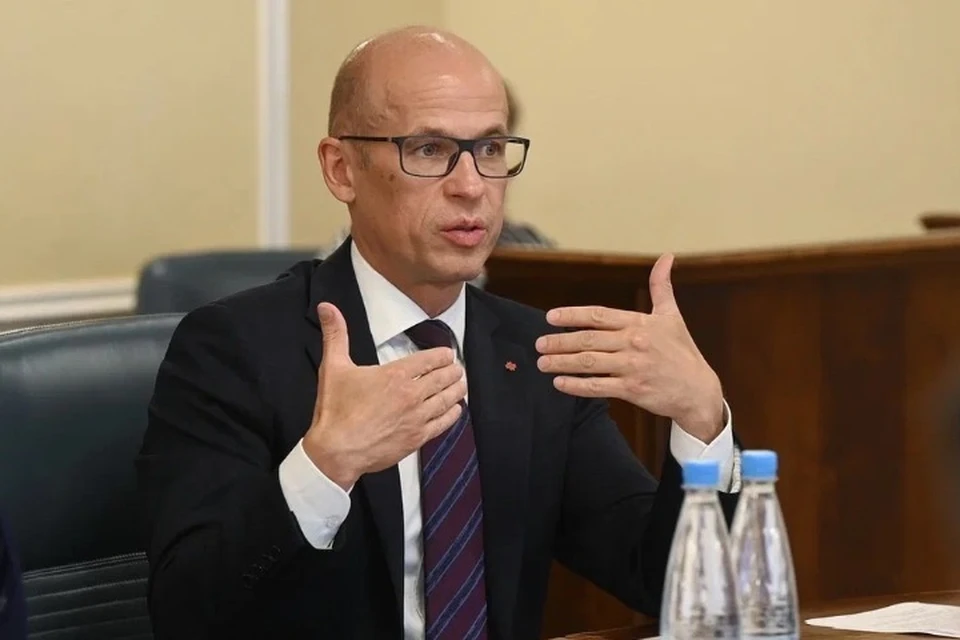 Глава Удмуртии Александр Бречалов раскритиковал работу мэра Ижевска Дмитрия Чистякова по части дорожного ремонта. Фото: vk.com/a.brechalov