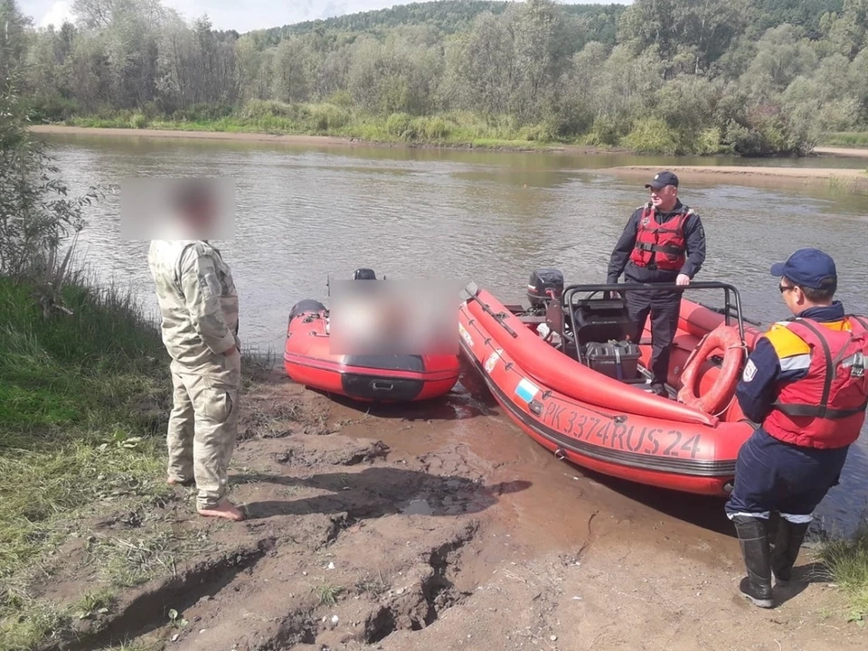В крае спасатели перехватили лодку с мужчиной и его умершим братом. Фото: КГКУ «Спасатель»