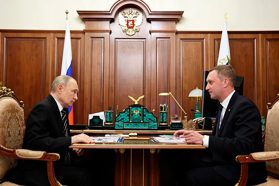 Владимир Путин встретился с губернатором Саратовской области Романом Бусаргиным.