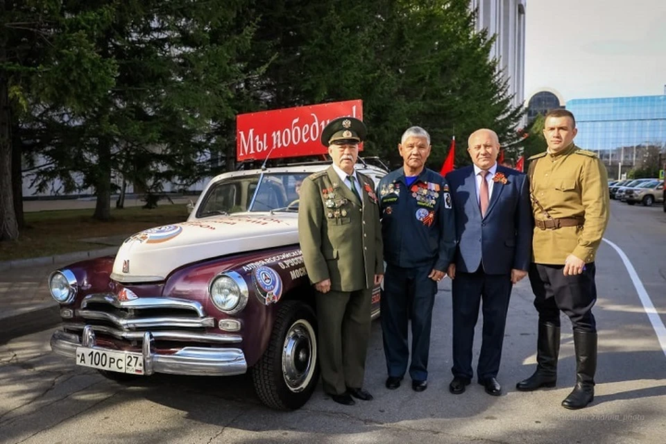 Сегодня фото с ретроавтомобилями Насырова есть, пожалуй, у каждого хабаровчанина. Фото: предоставлено "КП"
