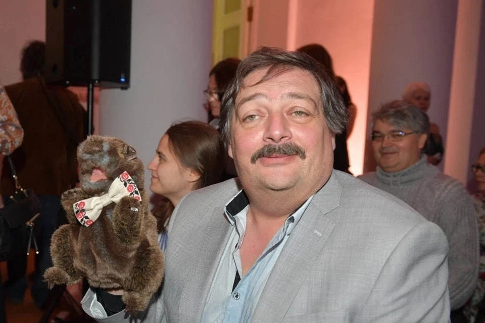 Суд признал заочный арест писателя Дмитрия Быкова* законным