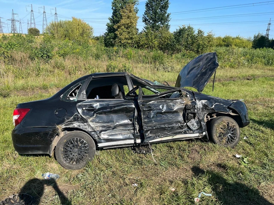 Ребенка и молодого автомобилиста доставили в учреждение здравоохранения. Фото УМВД России по Липецкой области.