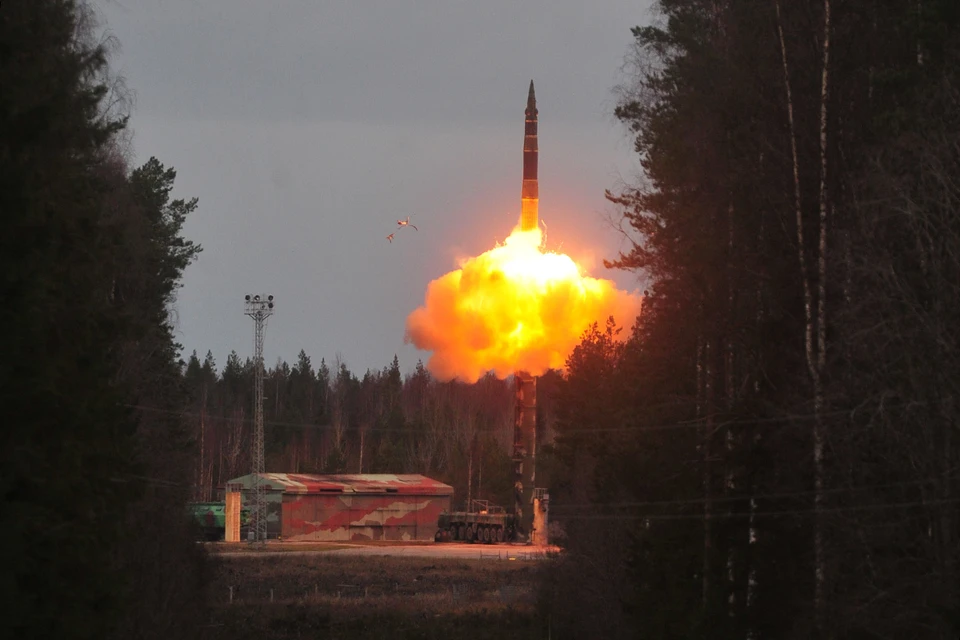 Всемирный гегемон, США боится российских ядерных ракет