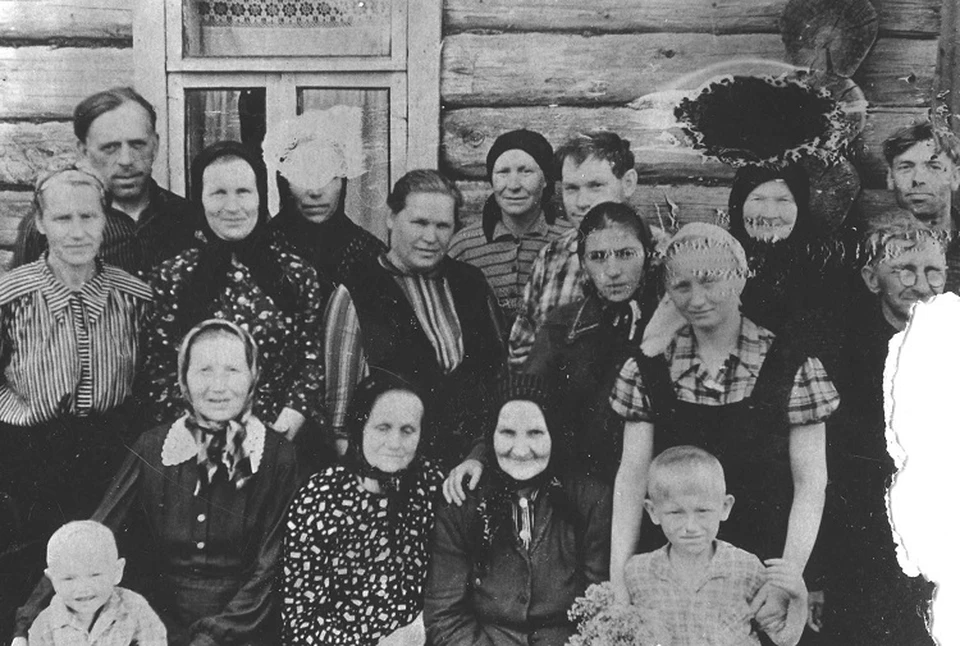 Жители деревни Удино в 1950-1960-е годы. Очень вероятно, что среди них есть родные И. Н. Лебедева. Фото: VK/ Краеведение в Вышнем Волочке Деревня Удино и ее жители в 1950-1960-е годы. Очень вероятно, что среди них есть родные И. Н. Лебедева.