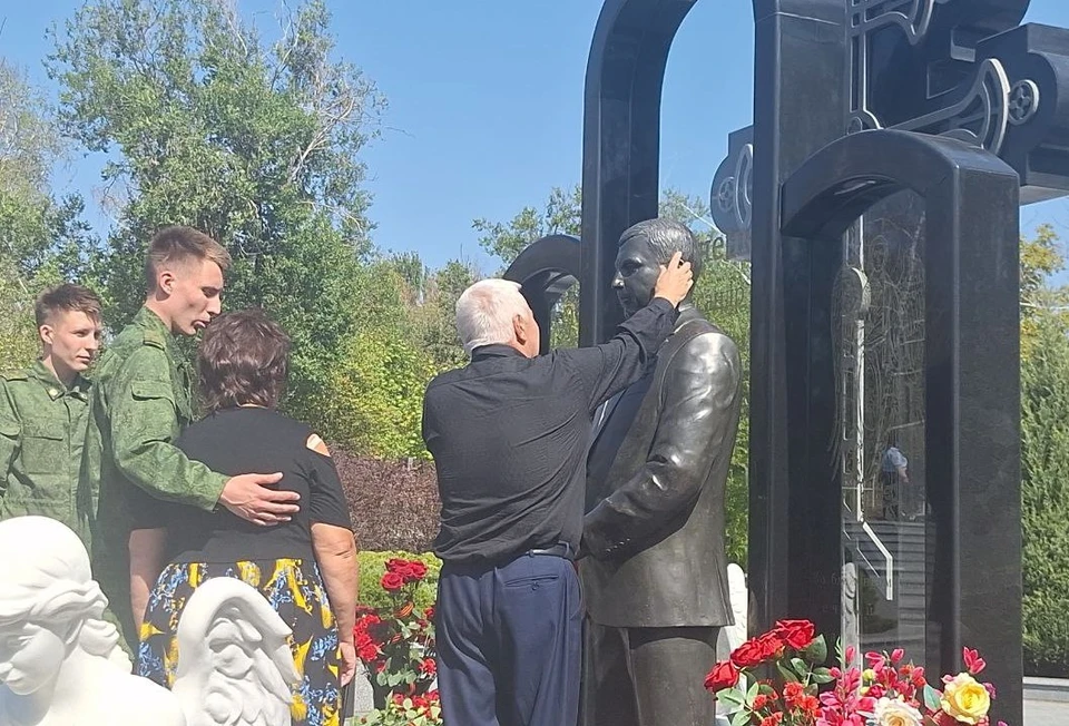В Донецке прошла панихида по Александру Захарченко