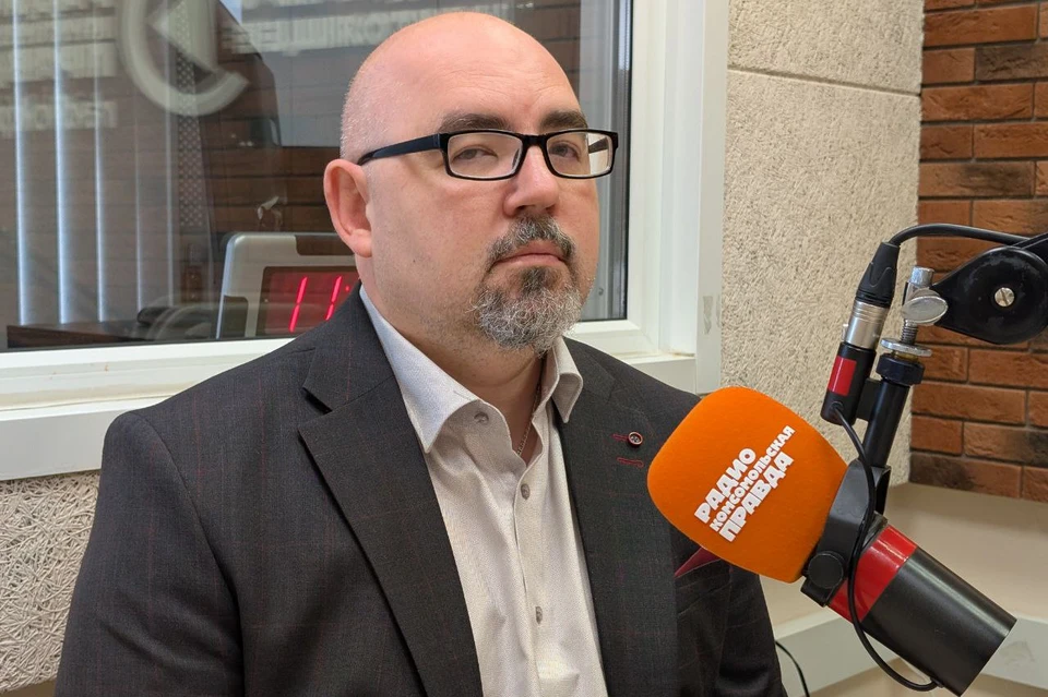 Дмитрий Глухарев в студии радио КП-Челябинск.