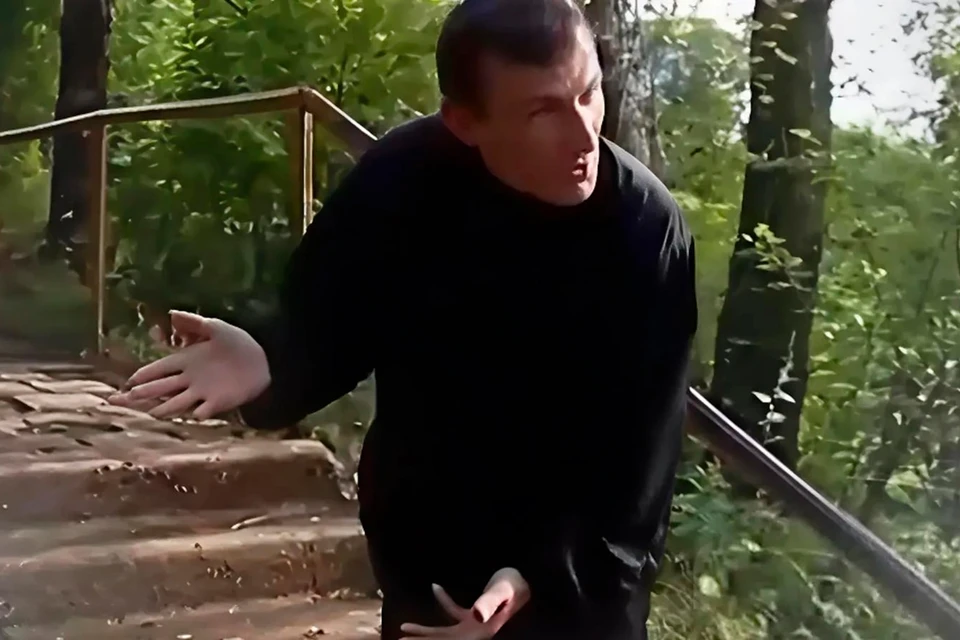 Рудольф охотно показал телевизионщикам место преступления и детально рассказал об убийстве. Фото: СУ СК РФ по УР
