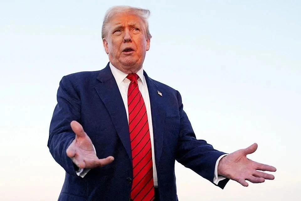 Трамп заявил, что внимательно следит за действиями России и Украины