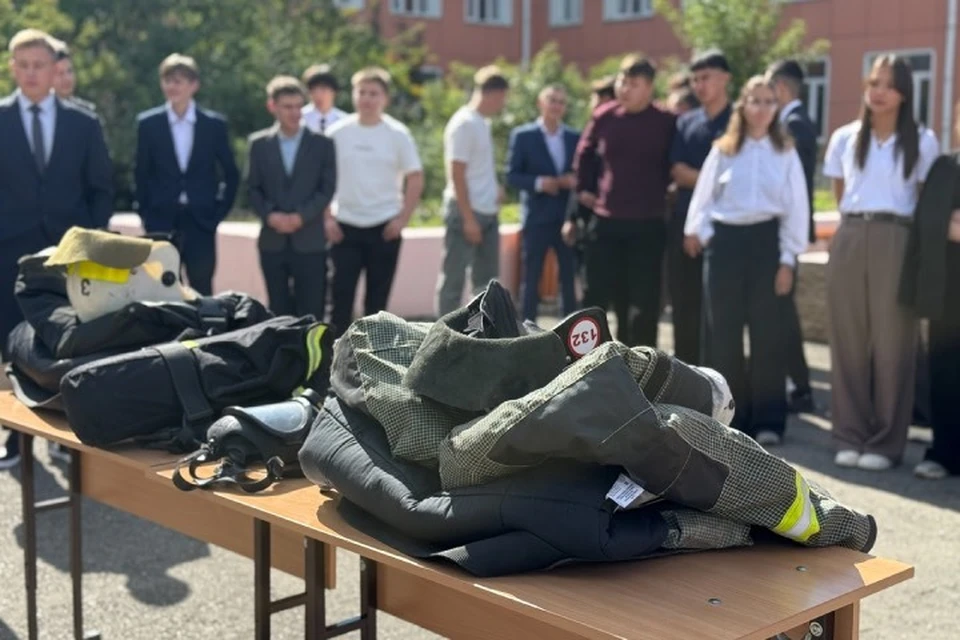 В школе №73 Иркутска прошел Всероссийский открытый урок по пожарной безопасности. Фото: социальные сети МБОУ СОШ №73