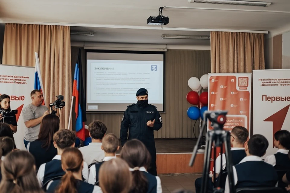 В Донецке прошел мини-форум в честь Дня солидарности в борьбе с терроризмом. Фото: «Движение Первых» в ДНР