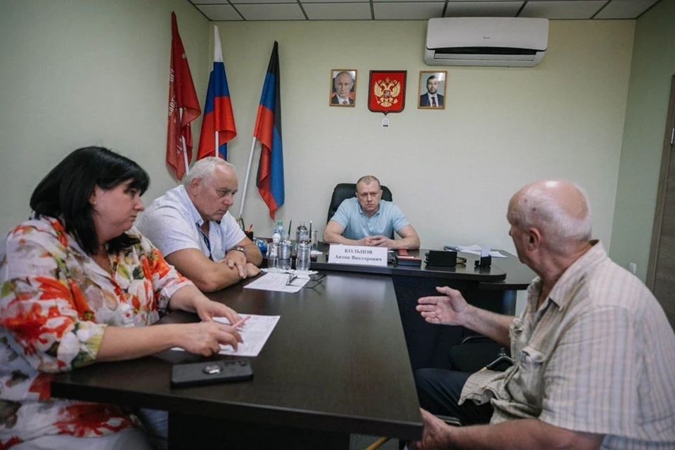 Глава Мариуполя Антон Кольцов ответил на вопросы жителей Ильичевского района. Фото: Администрация Мариуполя