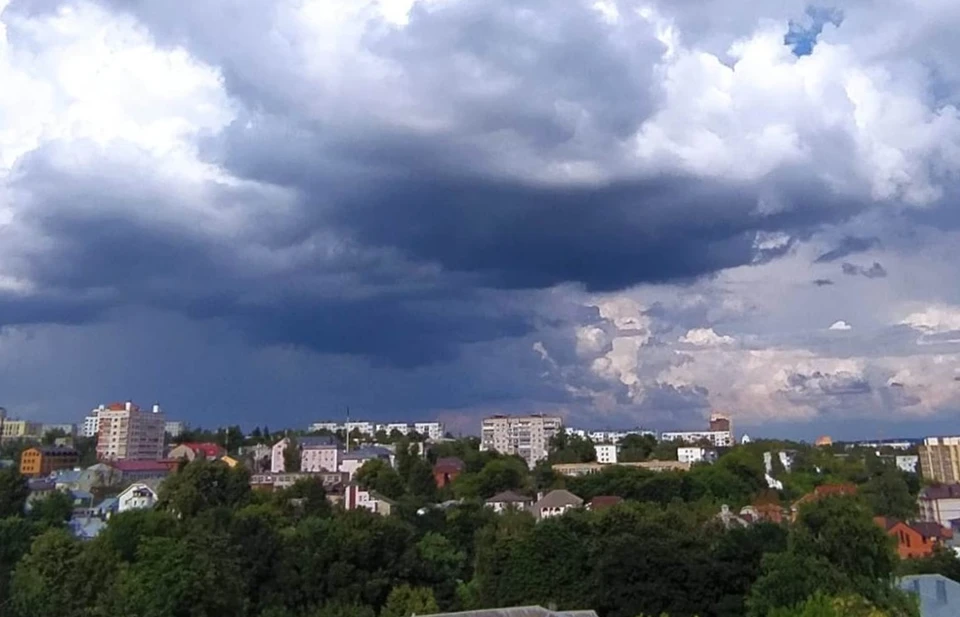 Жители центра Калуги жалуются на ночной химический запах.