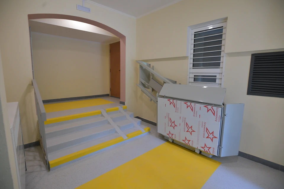 Управляющая компания бездейстовала в части установки пандуса в подъезде.