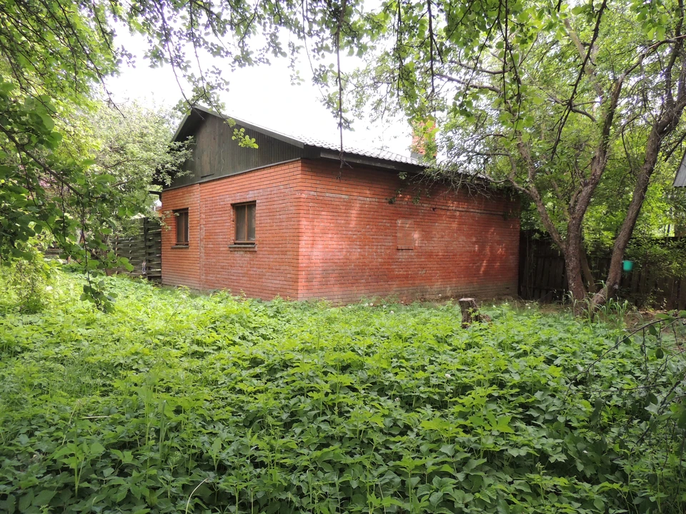 К хозпостройкам относятся гаражи, сараи и бани.