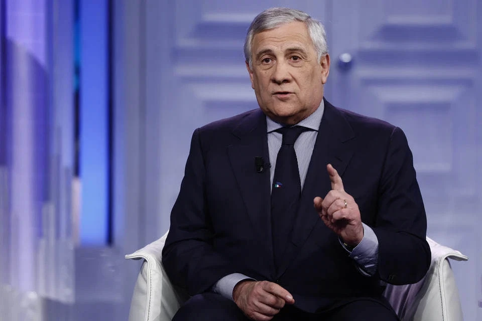 Глава МИД Италии Таяни предрек продолжение конфликта на Украине до Рождества