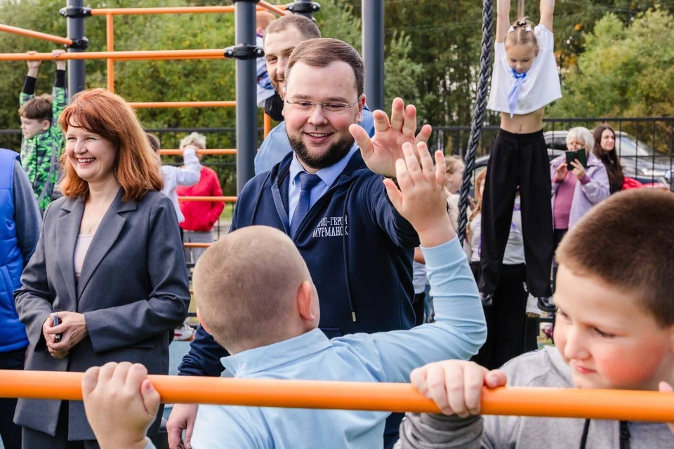 На обновленной площадке дети смогут не только заниматься физкультурой, но и отдыхать после уроков. Фото: администрация Мурманска