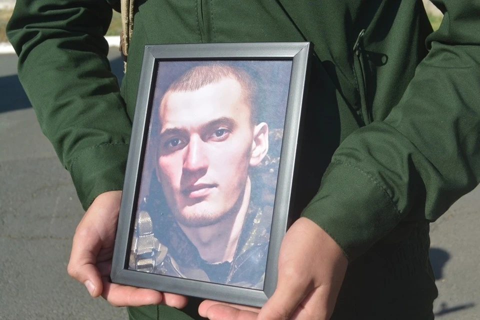 Память погибшего участника СВО почтили минутой молчания. Фото: nokstv.ru