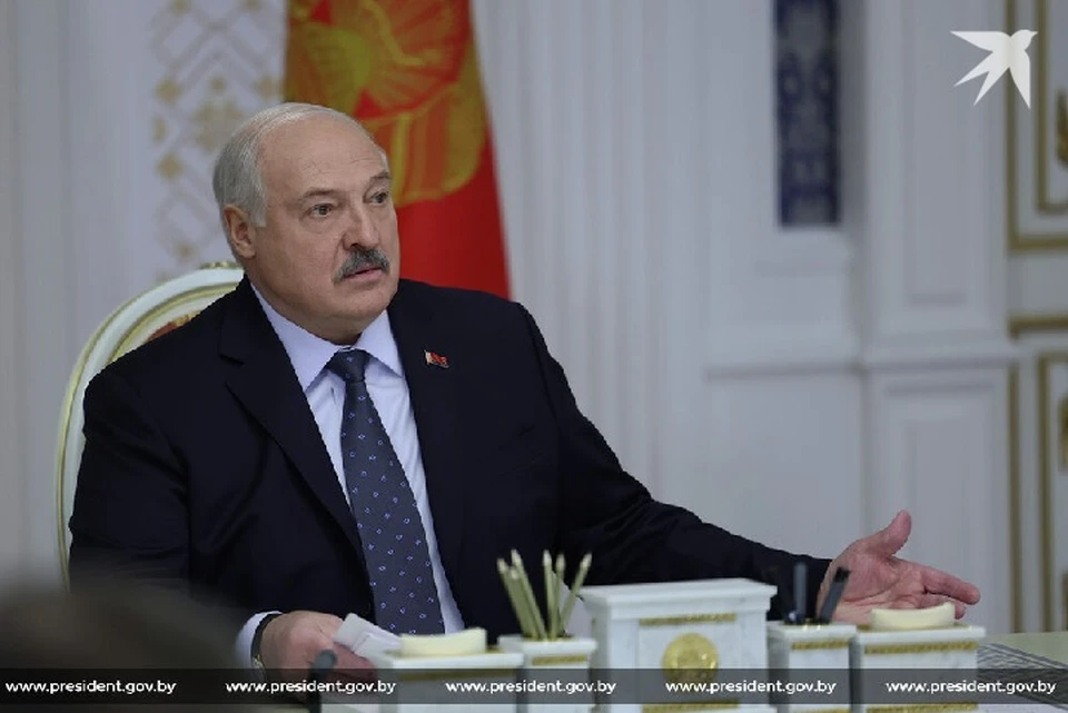 Лукашенко потребовал, чтобы больше не было сбоев со списанием денег с карт белорусов. Фото: архив president.gov.by.