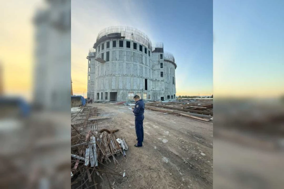 В Улан-Удэ четверо рабочих насмерть разбились на стройке. Фото: СУ СКР Бурятии.