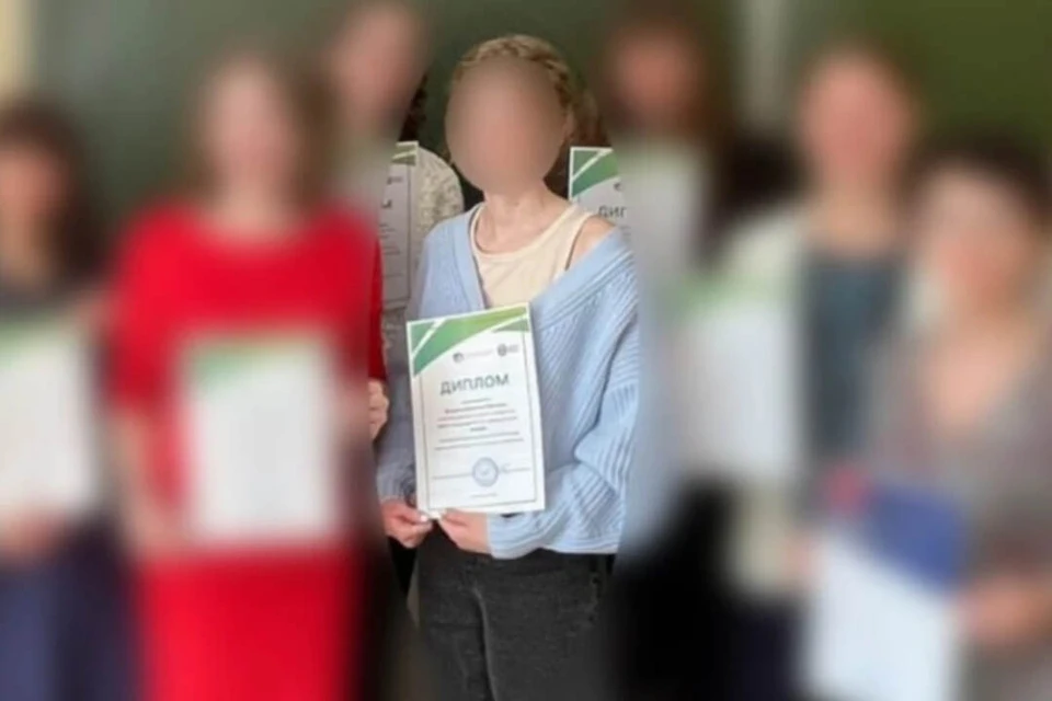 «Звезда соцсетей» из Новосибирска продолжит работать учителем в школе. Фото: Предоставлено руководством школы