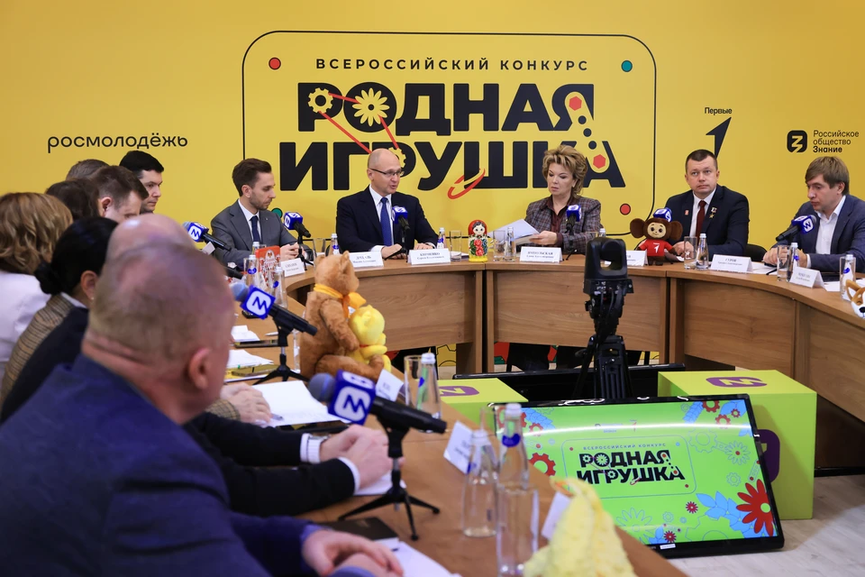 Заседание организационного комитета всероссийского конкурса "Родная игрушка" в Москве. Фото: Евгений Мессман/ТАСС.