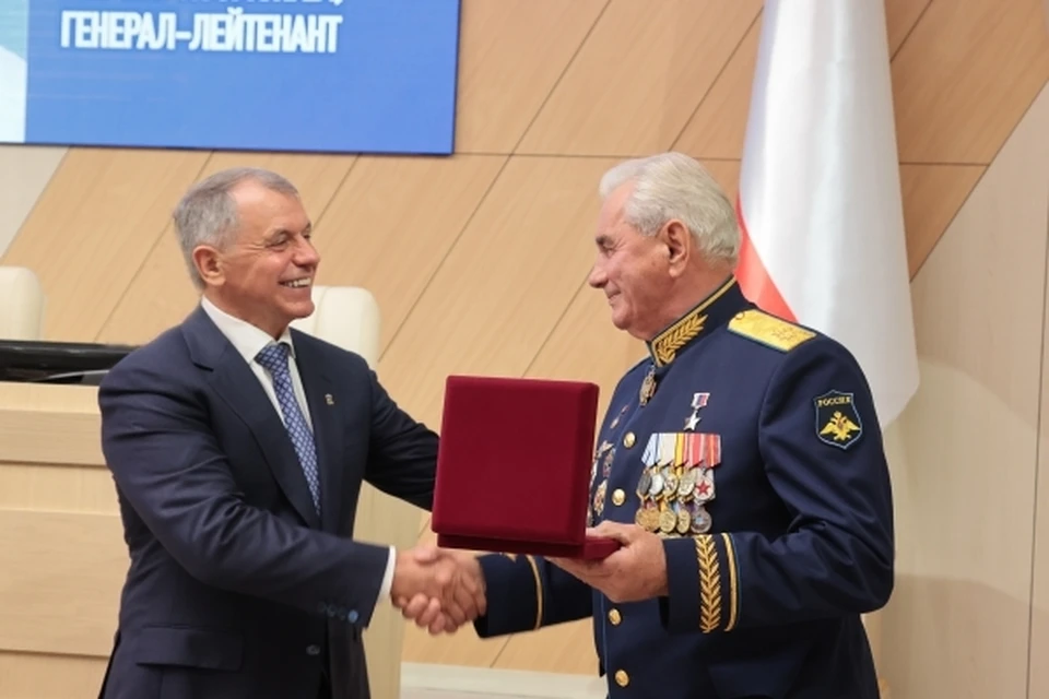Василий Циблиев – первый крымский космонавт, который оказывал поддержку в организации работы местного Центра космической связи. Фото: Госсовет РК
