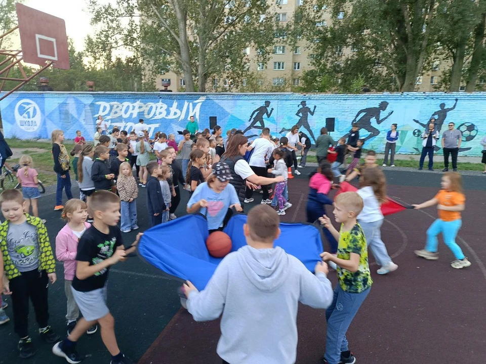 По традиции, на "Веселые старты" тольяттинцы вышли целыми семьями. Фото: «КуйбышевАзот»