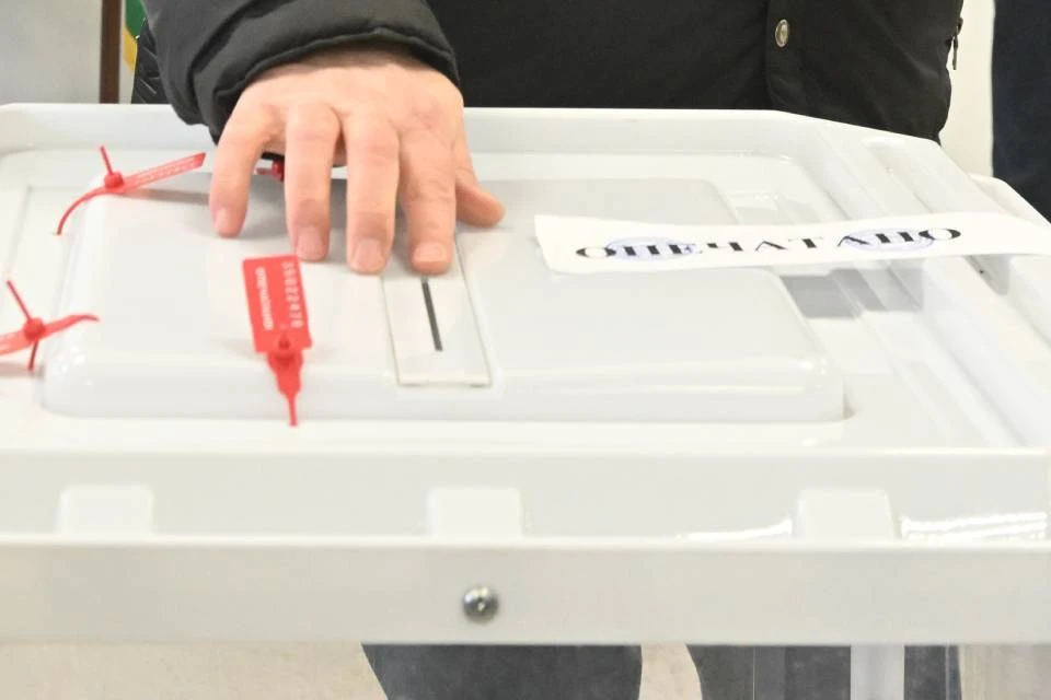 В ряде муниципалитетов выбирают состав местных горсоветов.