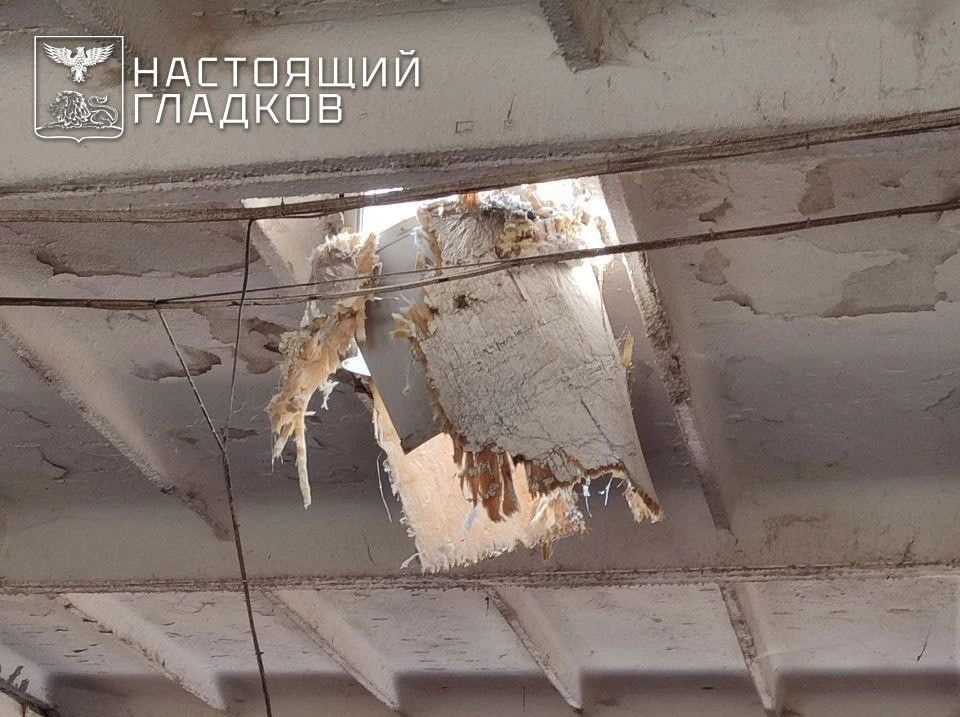 От удара FPV-дрона повреждена крыша одного из корпусов на сельхозпредприятии