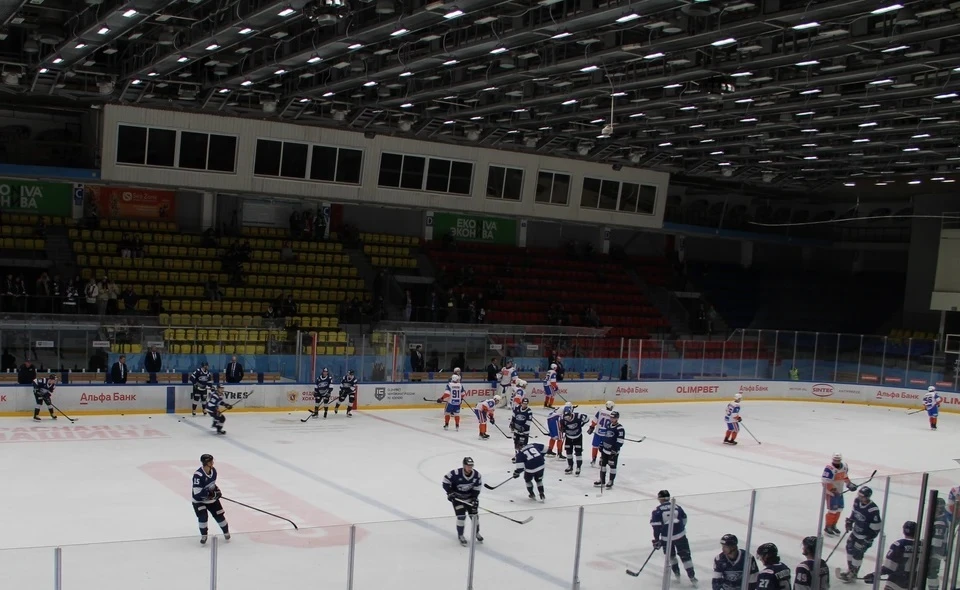 В очередном матче регулярного чемпионата ВХЛ воронежский «Буран» сыграл в Норильске с местным одноименным клубом.