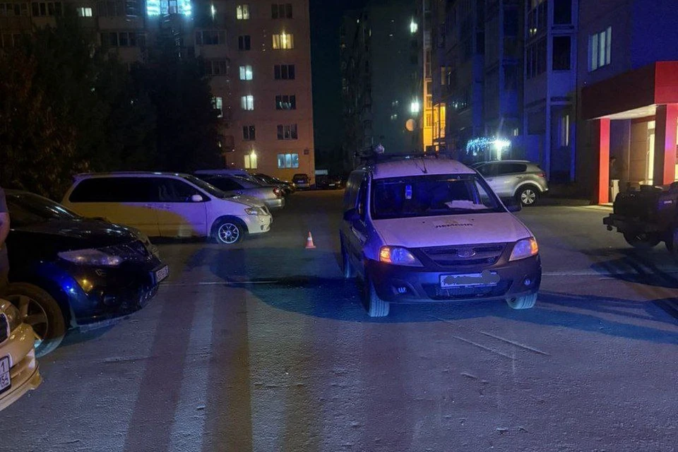 8-летнего ребенка сбили во дворе дома на улице Татьяны Снежиной. Фото: ГАИ Новосибирской области