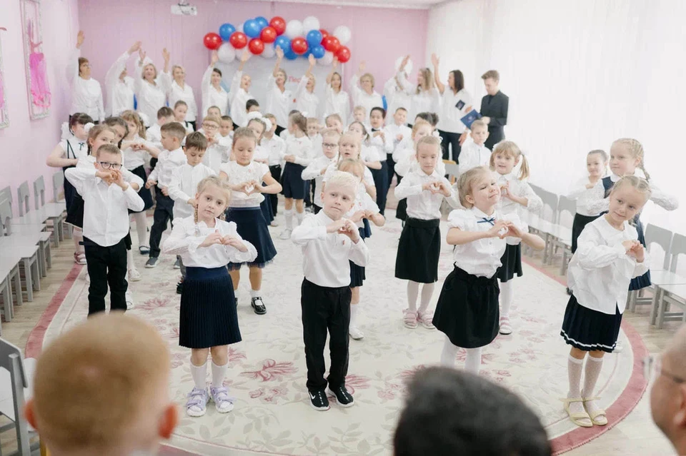 «Вместе с Первыми» встали в ряд 43 воспитанника детсада «Семицветик».