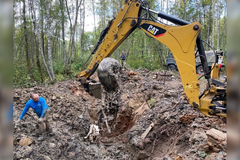 В процессе подъема обломков пришлось попотеть. Фото: предоставлено Николаем Ивлевым