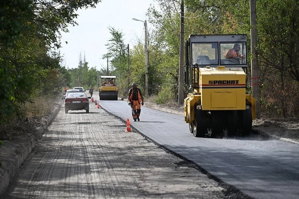 В Донецке завершается асфальтирование дворов и отсыпка дорог в частном секторе. Фото: ТГ/Пушилин