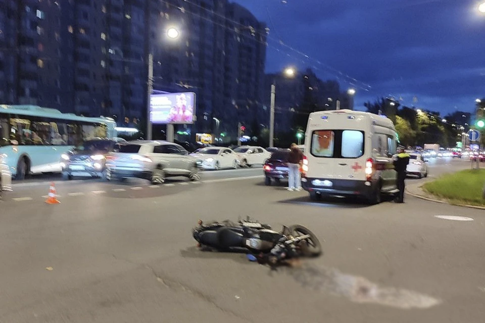 В аварии пострадал мотоциклист. Фото: t.me/Megapolisonline