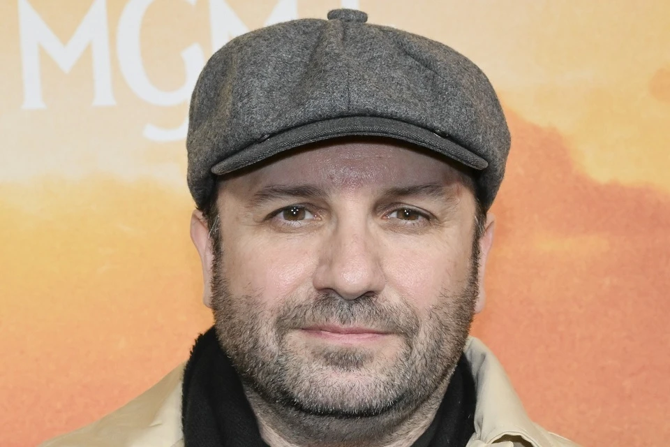 Умер Брэд Эверетт Янг, актер из сериалов «Зачарованные» и «Анатомия страсти»