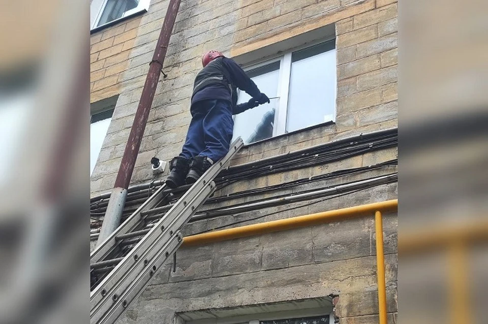 В запертой квартире находились маленькие дети. Фото: МБУ «Центр защиты населения».