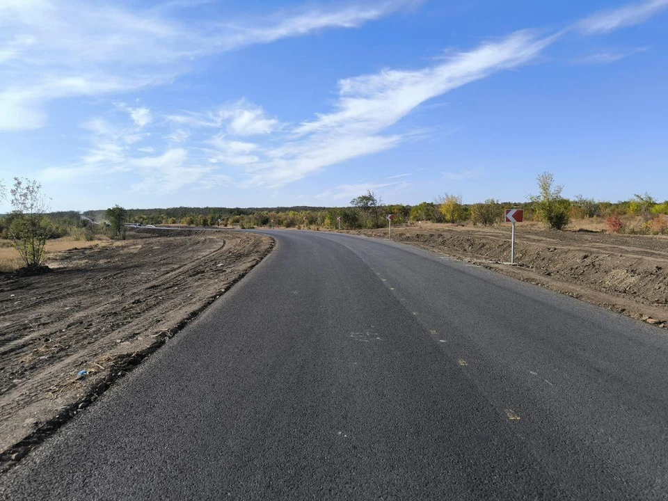 Всего специалисты отремонтируют 19 км дороги. ФОТО: Минтранс ЛНР