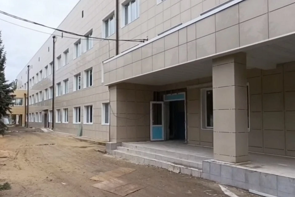 Подмосковные строители восстанавливают больницу в Тельманово. Фото: t.me/NAVelikodnaya