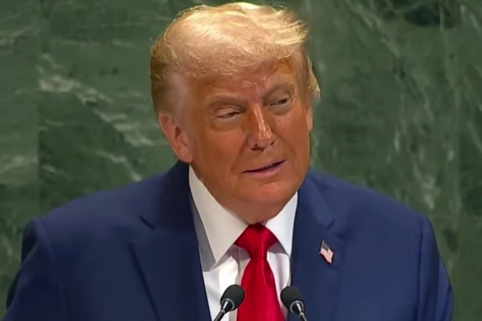 Трампу отключили телесуфлер во время выступления на Генассамблее ООН, фото: кадр из видеотрансляции выступления Трампа на канале Clash Report