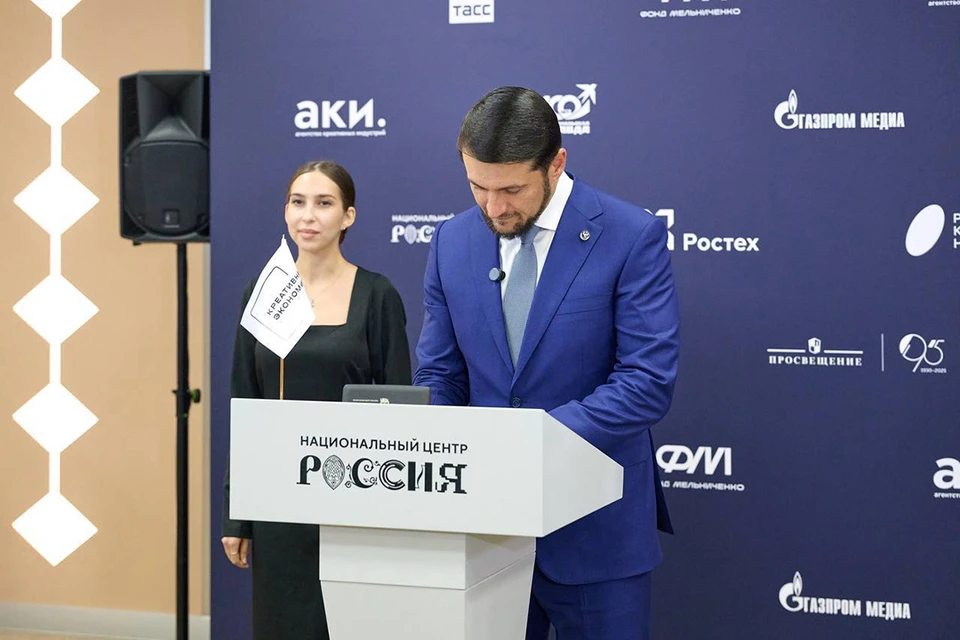 Правительство Республики Алтай подписало соглашение о сотрудничестве с АНО «Креативная экономика». Фото: ТГ-канал А. Прокопьева