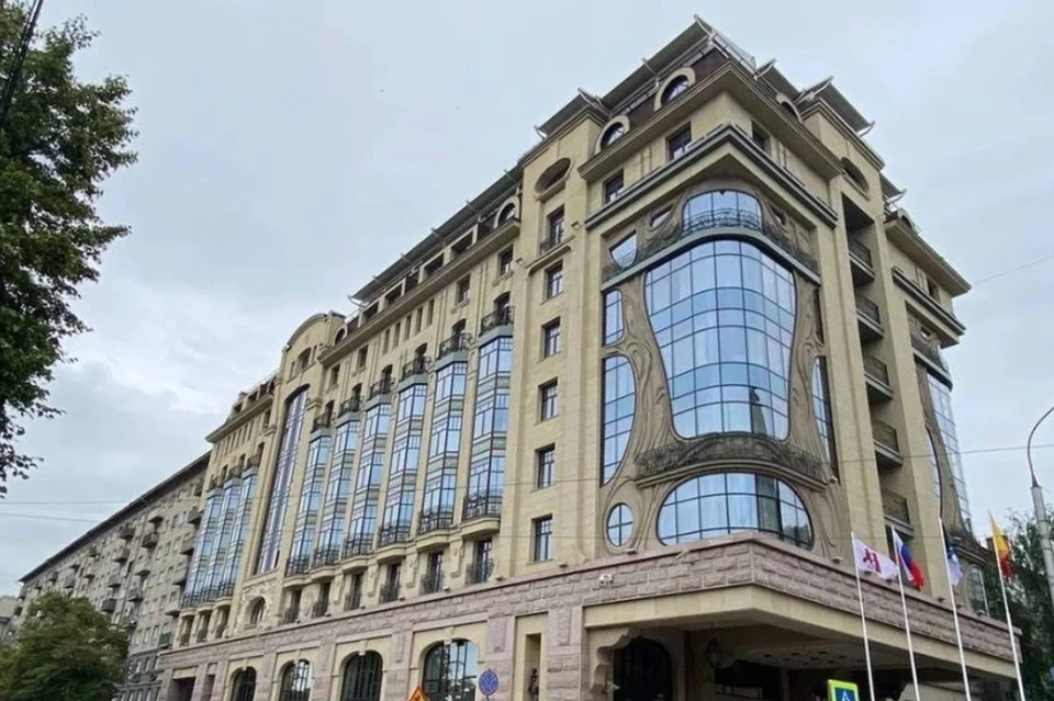 Выстрелы предположительно были совершены из травматического оружия.
