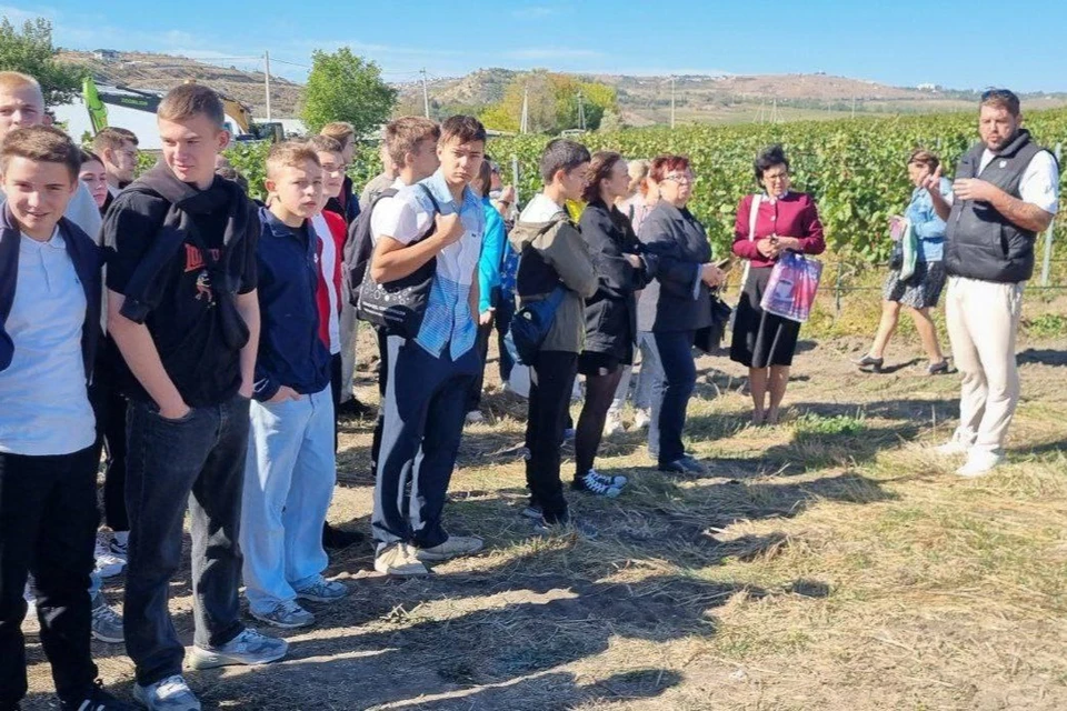 60 школьников побывали на предприятии «Агрофирма «Золотая Балка». Фото: телеграм-канал Михаила Развожаева