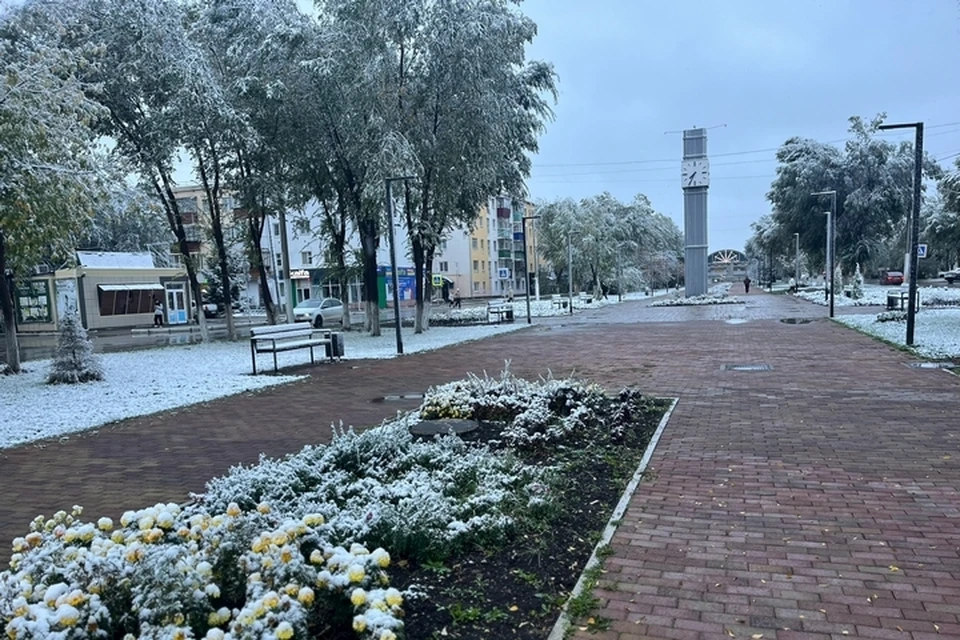 Снег выпал как в центре города, так и на его окраинах. Фото: администрация Сибая