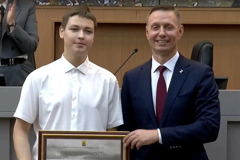 Егора Щетникова наградили почетной грамотой Фото: пресс-служба администрации Новороссийска