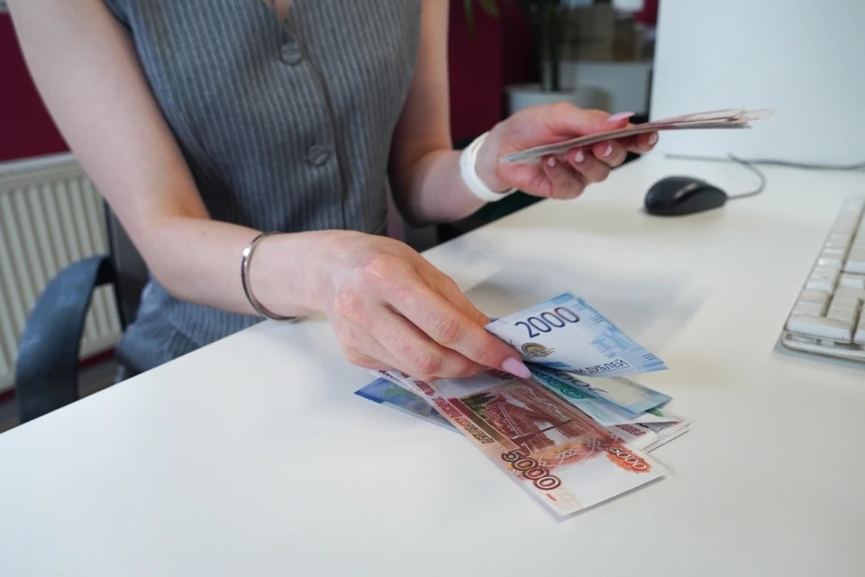 В Иркутске работникам вернули более 2,3 млн рублей зарплатных долгов.