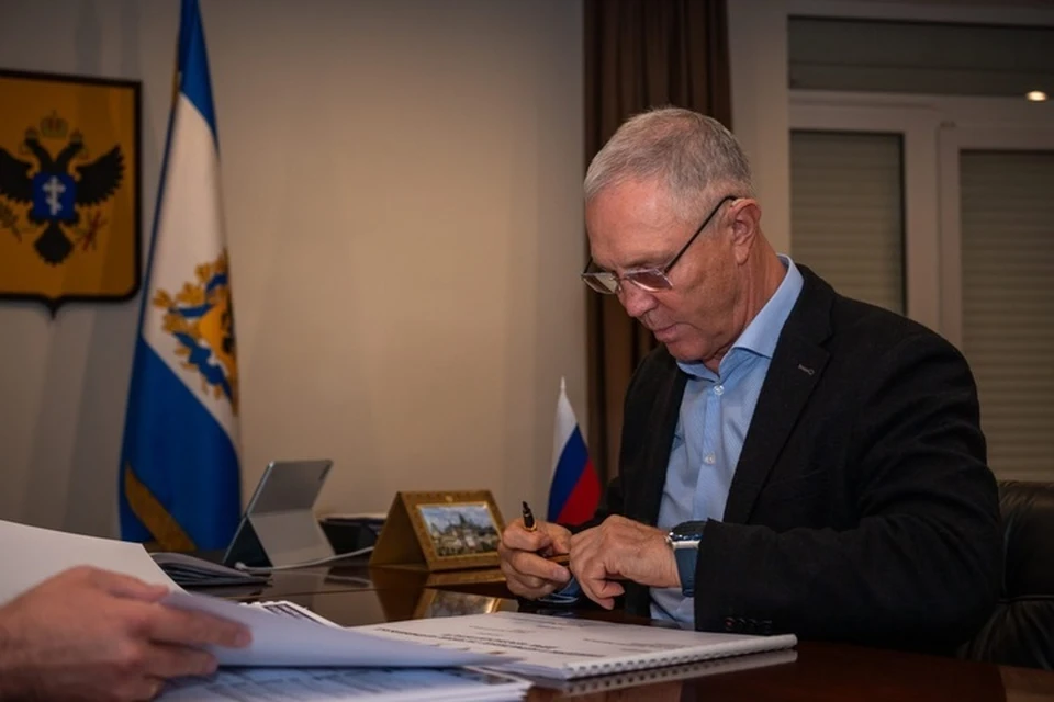 Глава региона обсудил рабочие вопросы с вице-премьером регионального правительства Русланом Цыганенко. Фото: тг-канал Владимира Сальдо