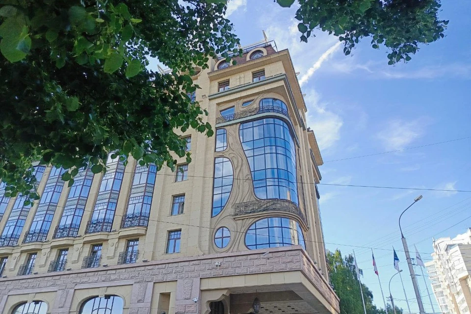 Четырех участников конфликта со стрельбой в новосибирском отеле Grand Autograph объявили в федеральный розыск.