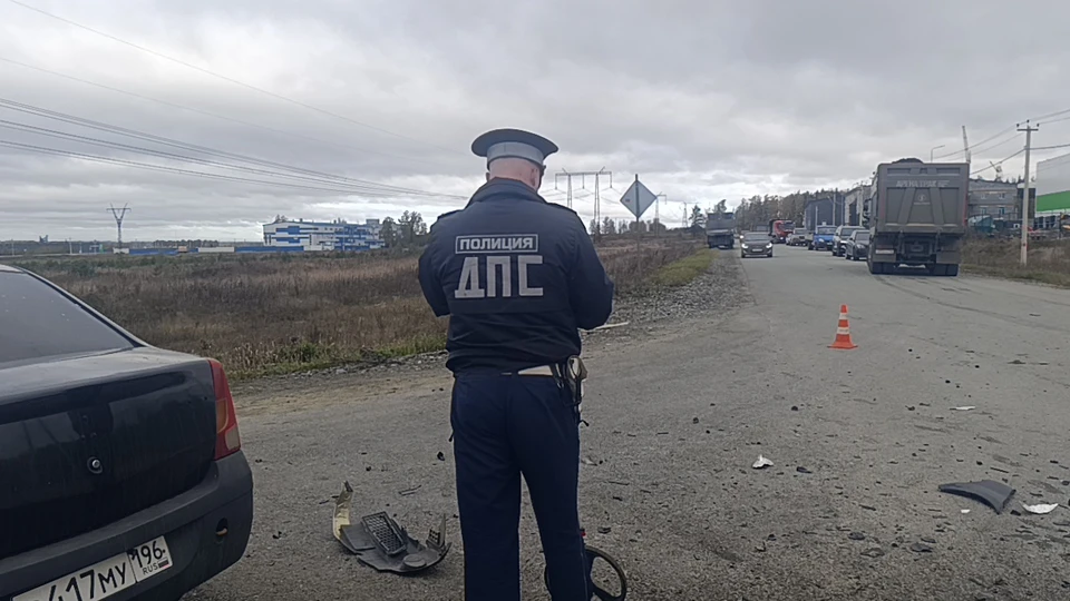 Водитель легковушки врезался в грузовой автомобиль и погиб на месте
